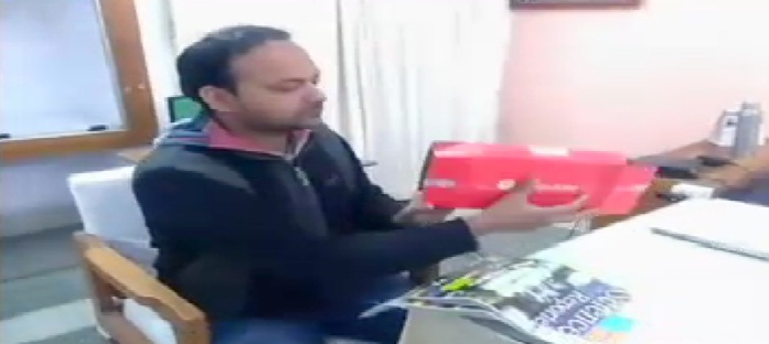 आॅनलाइन शाॅपिंग या घोखा, मंगवाया मोबाईल निकला क्या ?