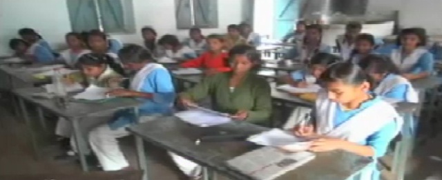 परीक्षा लेने में फेल हुए शिक्षक, बच्चे कैसे होंगे पास