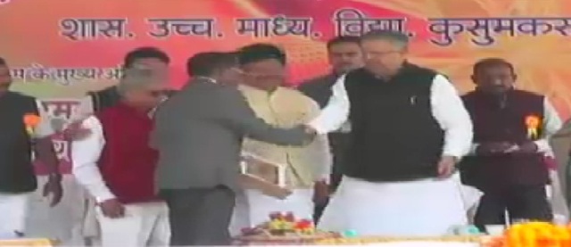 बालोद दौरा: CM रमन सिंह ने की 19 करोड़ के विकास कार्यों की घोषणा