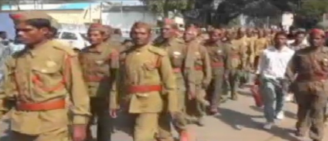ये वर्दीधारी पुलिस नहीं, फिर बढ़ रही आदिवासी संगठन की सक्रियता