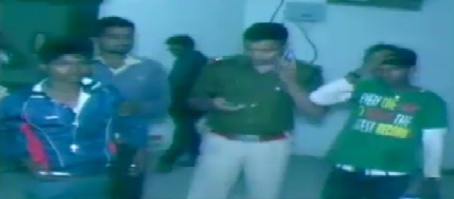 विधायक की गाडी से टकराए बाइक सवार युवक