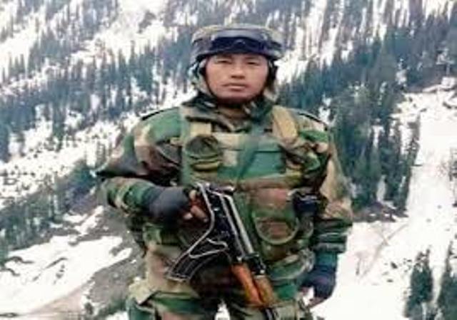 आतंकवादियों से अकेले लोहा लेने वाले दादा को मरणोपरांत अशोक चक्र