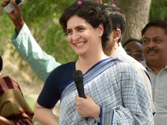 प्रियंका गांधी सुंदर है, लेकिन स्मृति ईरानी जहां जाती है भीड़ लग जाती है – कटियार