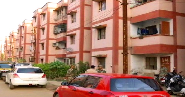 BSUP कॉलोनी के मकानों में कब्जा करने वाली महिलाओं का प्रदर्शन जारी