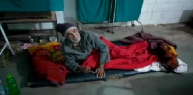 होशंगाबाद: शुगर पीड़ित बुजुर्ग को हॉस्पिटल में भर्ती करा गायब हुए परिजन, सुध लेने वाला नहीं है कोई
