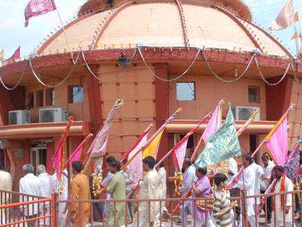 खंडवा में सजा ‘दादाजी का दरबार’