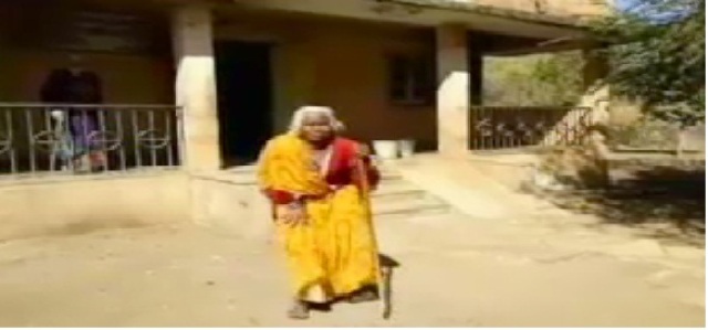 कलयुगी बेटे की करतूत, मां को घर से किया बेघर…