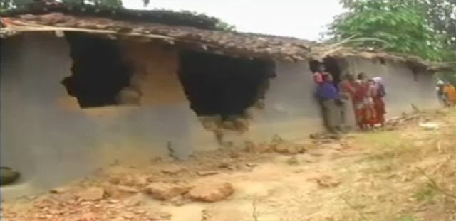 इस गांव में फैला है हाथियों का आतंक