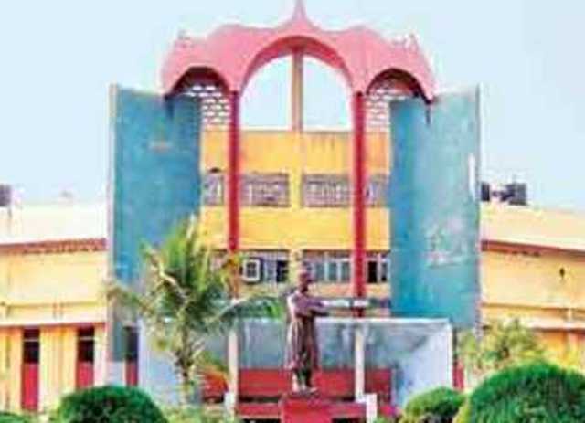 विश्व विद्यालय परीक्षा लेने में फेल, फिर छात्रों ने क्या किया
