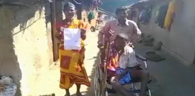 फिर एक दिव्यांग 7 किलोमीटर सफर कर आया हक मांगने