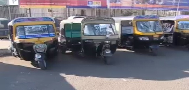 ऑटो चालकों की हड़ताल से लोग हो रहे परेशान