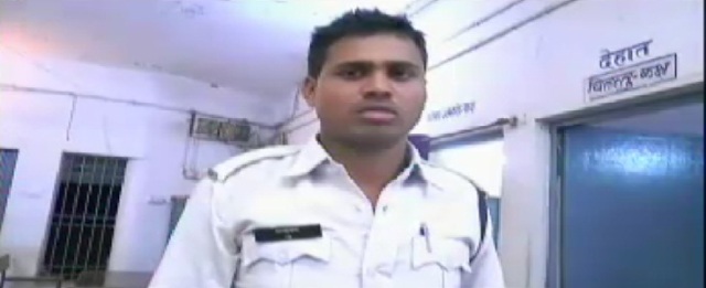 महिला नेता ने कर दी यातायात पुलिस के जवान की पिटाई