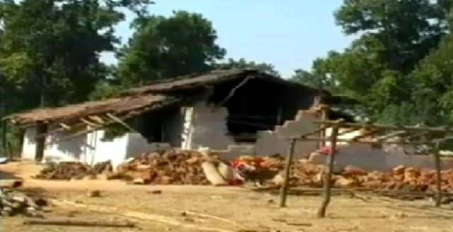 बलरामपुर: थम नहीं रहा हाथियों का उत्पात, कई गांवों में पहाड़ी कोरवाओं के घर तहस-नहस