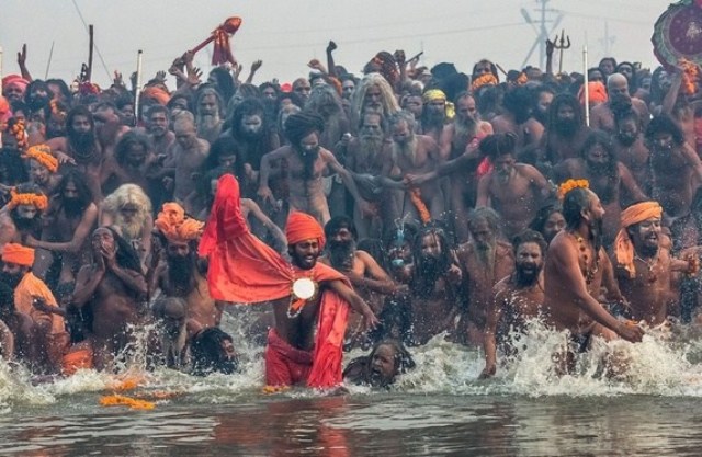 धार्मिक नगरी राजिम में त्रिवेणी संगम पर माघ पु्न्नी स्नान के साथ राजिम कुंभ कल्प 2017 की शुरुआत