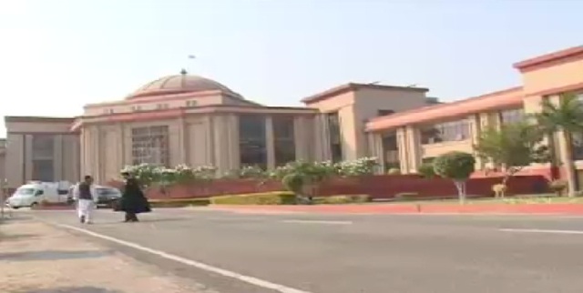 टाइगर रिजर्व के नाम पर 30 गांवों को शहर से जोड़ने वाली सड़क बंद की, कोर्ट ने मांगा जवाब