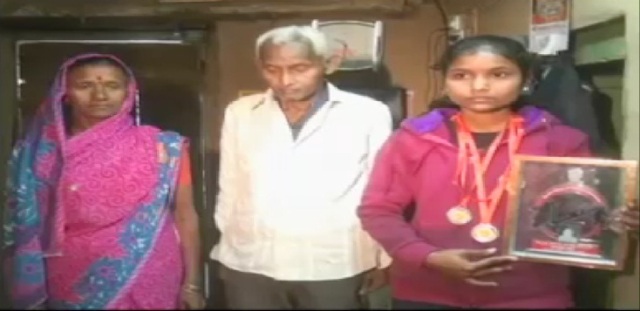 हौसलों की दौड़, पिता के इलाज के लिए बेटी ने जीती मेराथन दौड़