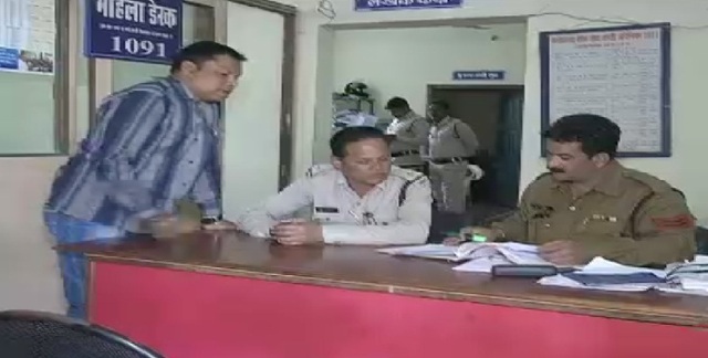 महिला को फेसबुक फे्रंड ने लगाया 1 लाख का चूना