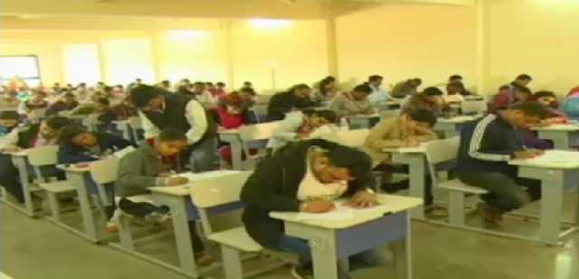 MBBS की परिक्षा में धराया मुन्ना भाई, ताबीज से निकला ब्लू-टूथ