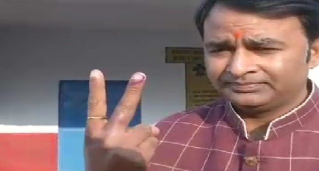UP विधानसभा चुनाव: बीजेपी नेता संगीत सोम ने किया मतदान