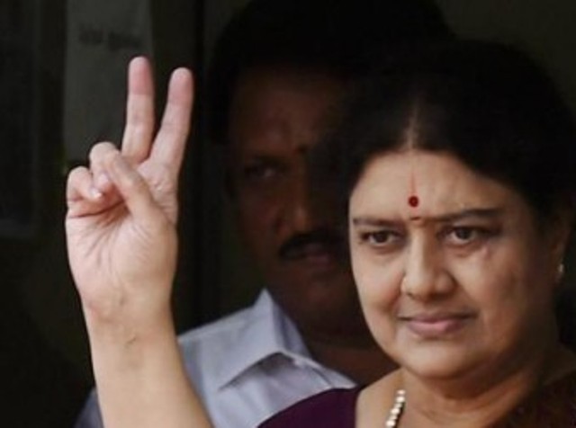 शशिकला के CM बनने की राह नहीं आसान…