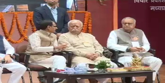 मप्र: राजनीति में नेता सेवा के लिए नहीं बल्कि स्वार्थ के लिए आते है – मोहन भागवत
