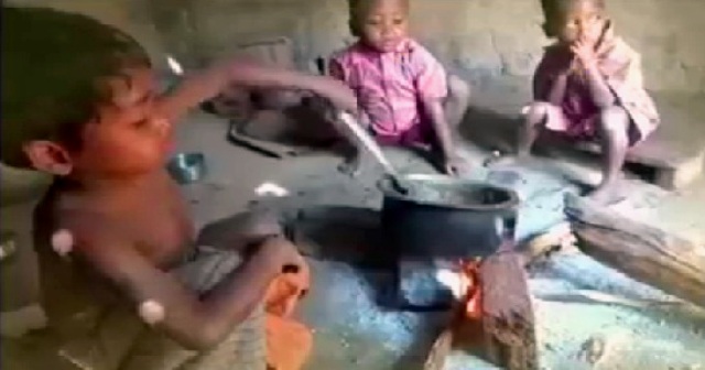 6 साल की उम्र में मिली छोटे भाई-बहन की जिम्मेदारी, बड़े भाई होने का फर्ज़ निभा रहा मासूम