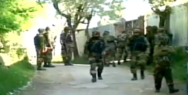 कश्मीर में आतंकियों से मुठभेड़, लश्कर का शीर्ष आतंकी ढेर, 3 जवान शहीद