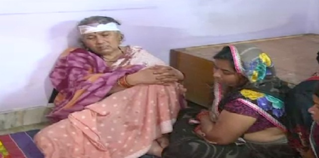 कलयुगी बेटे ने पिता की सिर कुचलकर की हत्या, माॅ को भी घायल किया