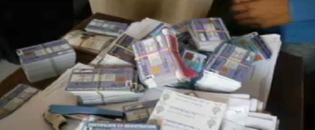 RTO एजेंट पर छापा, पुलिस हैरान एजेंट चला रहा था समानांतर RTO