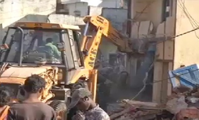 रायपुर: नगर निगम ने आमापारा, बजरंग नगर में की तोड़फोड़ की कार्रवाई