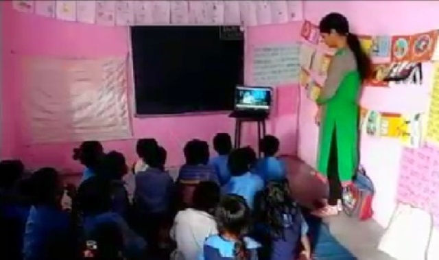 शिक्षिका ने पेश की मिसाल …छात्रों की पढ़ाई के लिए खरीदी लैपटॉप