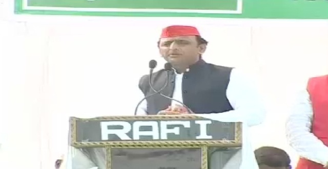 गुजरात के गधों का प्रचार बंद करें सदी के महानायक – अखिलेश यादव