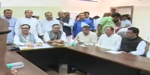 मध्यप्रदेश कांग्रेस फिर नहीं चुन सकी अपना नेता, अब दिल्ली के पाले में गेंद