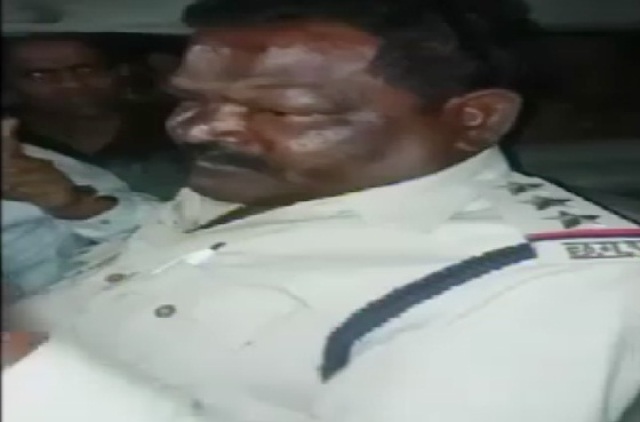 नशे में धुत ट्रैफिक पुलिस के टीआई, आमजन से की गाली गलौच