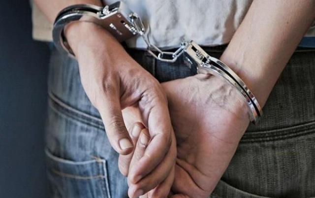 देपालपुर: कपड़ा दुकान से चोरी कर भाग रहे 5 आरोपियों को पुलिस ने पकड़ा