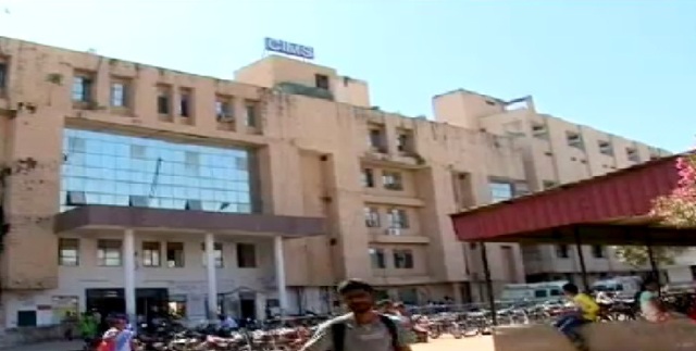 मेडिकॅाल काॅलेज के स्टाफ के लिए बनी 20 करोड़ की काॅलोनी अब बेकार