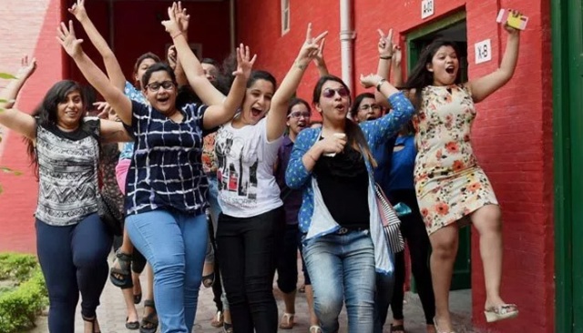 यहां सिर्फ ‘अनमैरिड’ को मिलता है एडमिशन…