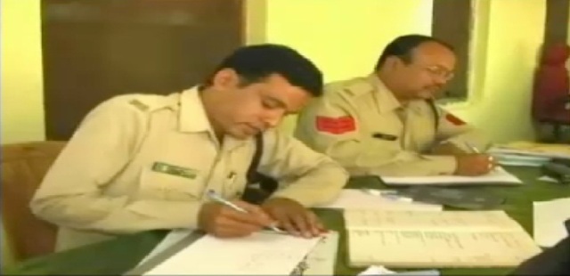 पहले छात्रा को जमकर पिटा, शिकायत करने पर गालीगलौज कर क्लास से निकाला