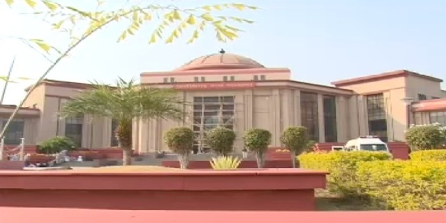 मनमानी फीस वसूलने को लेकर निजी स्कूलों पर हाईकोर्ट सख्त