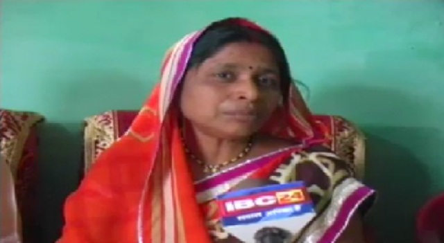 शहीद की माॅ का दर्द, आत्मसमर्पण करने वाले नक्सलियों को नौकरी, शहीद परिवार को सिर्फ तसल्ली