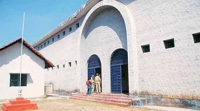 कैदियों से मुलाकात के लिए जेल प्रहरी वसूल रहे मोटी रकम, वीडियों हुआ वायरल