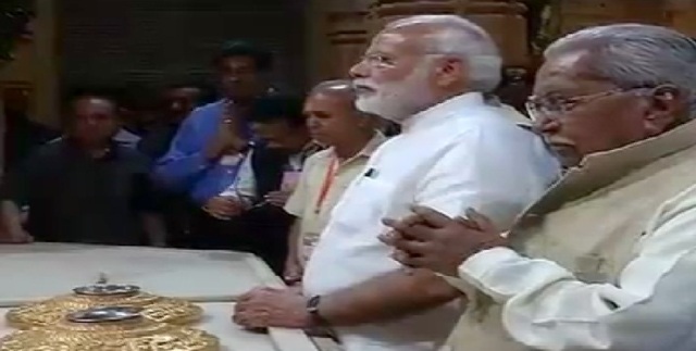 सोमनाथ मंदिर में साथ नजर आए केशुभाई पटेल और नरेन्द्र मोदी, सीयासी अटकलों का बाजार गर्म