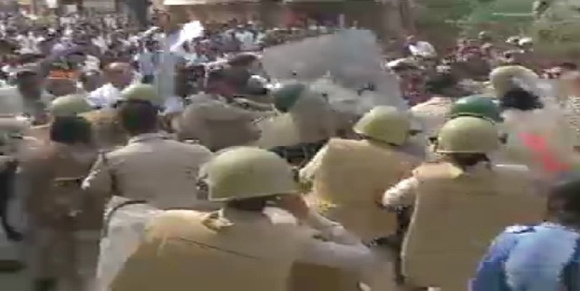 रायपुर: सियासी प्रदर्शन से लोग परेशान, ट्रैफिक जाम में फंसा रहा शहर