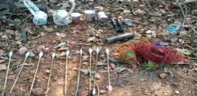 अत्याधुनिक हथियारों के साथ नए पारंपरिक हथियारों का उपयोग कर रहे नक्सली