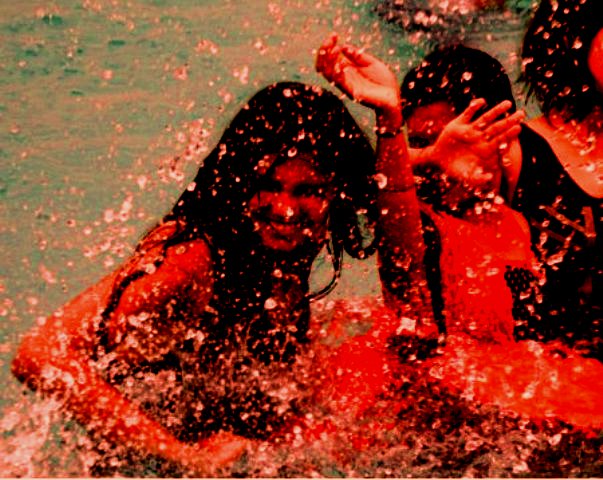 इंदौर के R-9 क्लब में हुई पूल पार्टी में रईसजादों पर छेड़छाड़ का आरोप, लड़कियों से अश्लील हरकत