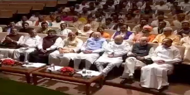 संसदीय दल की बैठक में बयानबाज नेताओं पर मोदी का तंज, सांसदों को देशभर में प्रचार-प्रसार की जिम्मेदार