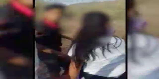 प्रेमी जोड़े की जमकर पिटाई, वीडियो वायरल
