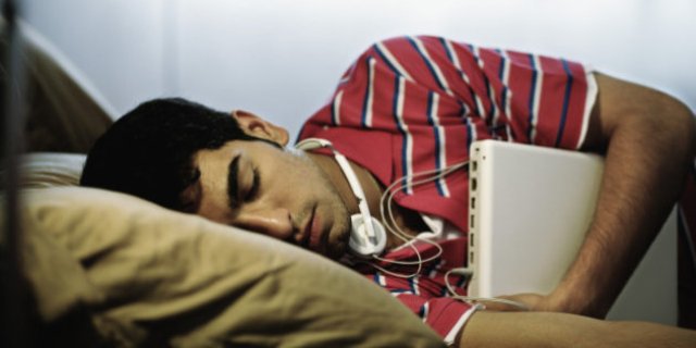 भारत के लोग नींद लेने में दुनियाभर के लोगों से पीछे, 18 देशों के सर्वेक्षण में खुलासा