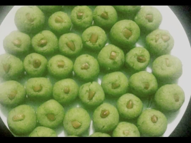 आप भी बना सकते है हरे चने के लड्डू