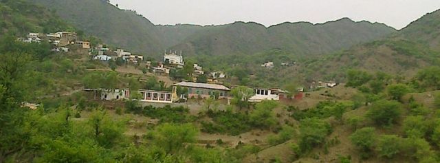 ये गांव अजीब है, एक ही गांव में 4 तहसीलदार, 2 सांसद, 2 विधायक और 4 थाने